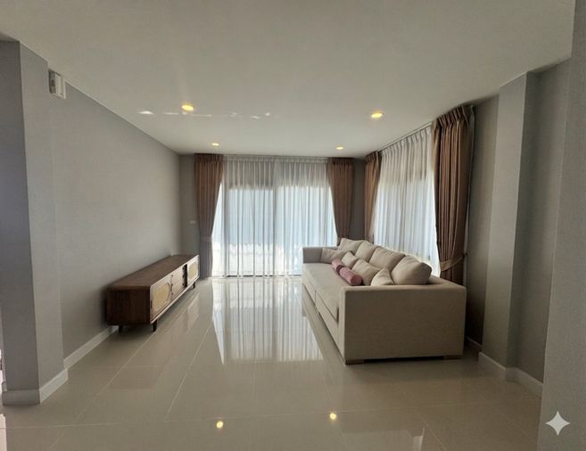 ให้เช่าบ้านเดี่ยว 4 ห้องนอน 252 ตร.ม. 56.2 ตร.ว. เซนโทร วิภาวดี