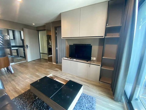 2 ห้องนอน | 2 ห้องน้ำ | BTS Bearing | 56 ตร.ม. | 18,000 บาท/เดือน | ชั้น 8 — Life Sukhumvit 62 กรุงเทพฯ