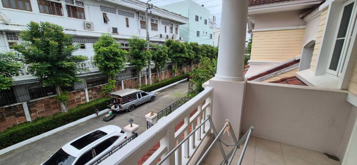 รูป  ขายด่วน! บ้านเดี่ยวหลังใหญ่ นันทวัลย์ ประชาชื่น ทำเลทอง คุ้มสุดในโครงการ! 81.3 ตร.ว บางตลาด , ปากเกร็ด , นนทบุรี - รูปที่ 3/12
