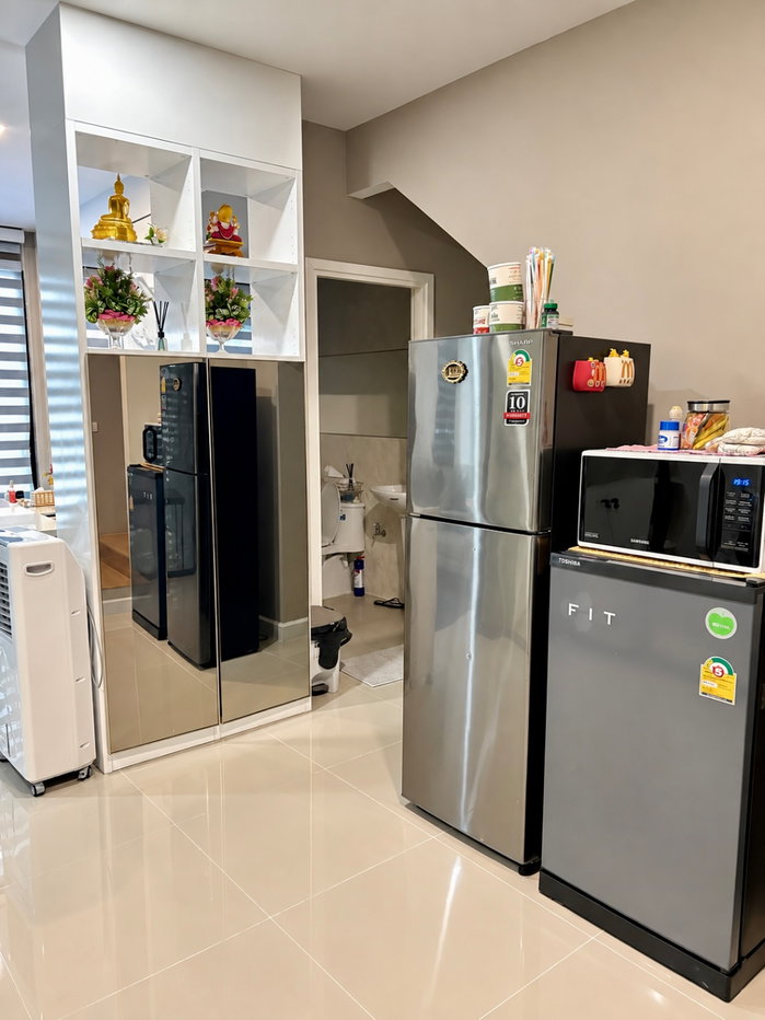 รูป ขายทาวน์โฮม Patio Watcharapol–Ramintra | 3 ชั้น | เฟอร์นิเจอร์ครบ | พร้อมเข้าอยู่ เหมาะสำหรับครอบครัว หรือผู้ที่ต้องการพื้นที่สำหรับ Home Office - รูปที่ 6/23