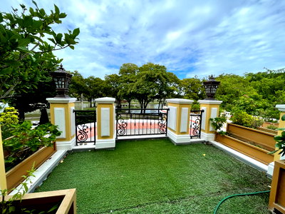 บ้านเดี่ยว เมืองสมุทรปราการ สมุทรปราการ : ขายบ้านหรูในหมู่บ้านนันทวัน ศรีนครินทร์ ขนาด 338 ตรว. หน้าทะเลสาบ