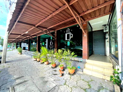 Shophouses for sale Nonthaburi : For Sale: Massive 3.5-Storey Commercial Building (7 Adjoining Units) Prime Location Opposite Sukhothai Thammathirat Open University (STOU)128.40 sq.w.