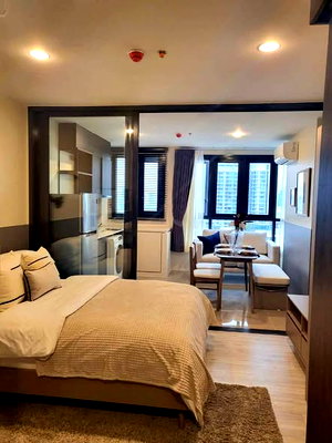 Condos for rent : Studio | 1Bath | MRT Huai Khwang | 30sqm | THB 25,000/mo | Fl.26 — Huai Khwang Market Bangkok
