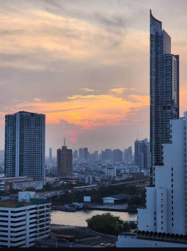 2 ห้องนอน | 3 ห้องน้ำ | BTS Saphan Taksin | 267 ตร.ม. | 140,000 บาท/เดือน | ชั้น 18 — State Tower กรุงเทพฯ