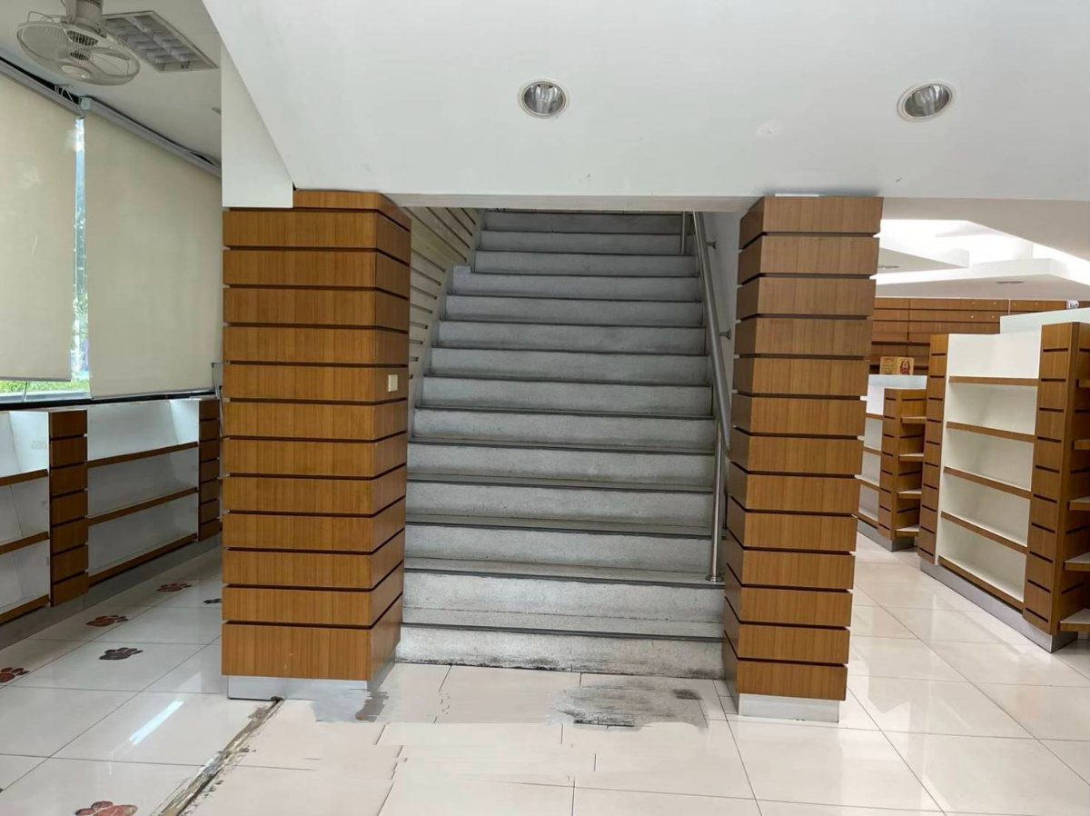รูป ขายอาคารพาณิชย์ ขนาดใหญ่ 3 ชั้นครึ่ง 7คูหา 128.40 ตรว. ตรงข้ามมหาวิทยาลัยสุโขทัยธรรมาธิราช - รูปที่ 3/9