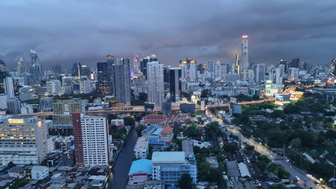 2 ห้องนอน | 2 ห้องน้ำ | BTS Nana | 72 ตร.ม. | 60,000 บาท/เดือน | ชั้น 37 — Circle Condominium กรุงเทพฯ