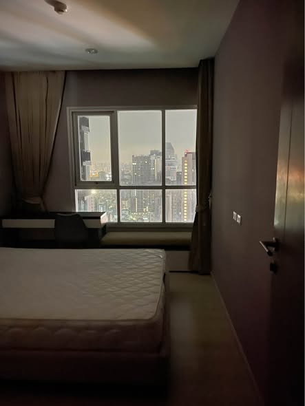 1Bed | 1Bath | MRT Huai Khwang | 32sqm | THB 16,000/mo | Fl.30 — Life Ratchadapisek Bangkok