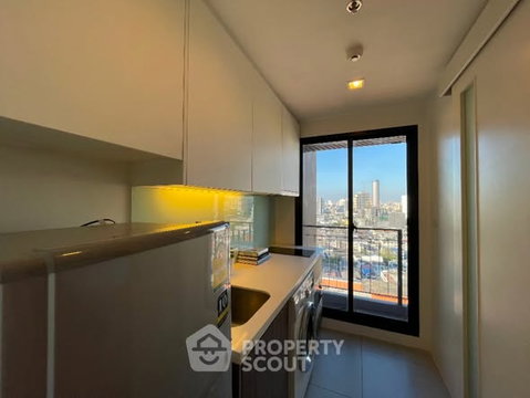 1Bed | 1Bath | BTS Krung Thon Buri | 30sqm | THB 14,000/mo | Fl.21 — Urbano Absolute Bangkok