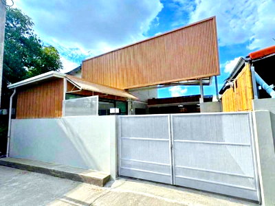 Houses for rent Bangkok : 			 Bangkok Kreetha Rama9 Modern Minimal Hybrid Living Space house with 3 bed 2 bath and 180-200 sq.m.           