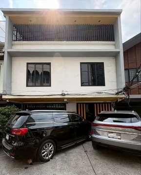 3 ห้องนอน | 3 ห้องน้ำ | MRT Hua Lamphong | 220 ตร.ม. | 65,000 บาท/เดือน | ชั้น 3 — House กรุงเทพฯ