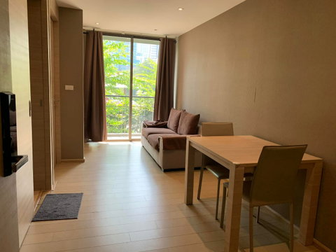 1 ห้องนอน | 1 ห้องน้ำ | BTS Sala Daeng | 33 ตร.ม. | 20,000 บาท/เดือน | ชั้น 3 — KLASS SILOM กรุงเทพฯ