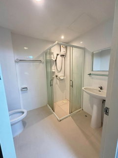 รูปภาพ 1 ห้องนอน | 1 ห้องน้ำ | BTS Udom Suk | 47 ตร.ม. | 10,000 บาท/เดือน | ชั้น 1 — The Escape Condo กรุงเทพฯ