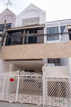 3 ห้องนอน | 3 ห้องน้ำ | BTS Phra Khanong | 250 ตร.ม. | 70,000 บาท/เดือน | ชั้น 1 — Sukhumvit 93 กรุงเทพฯ