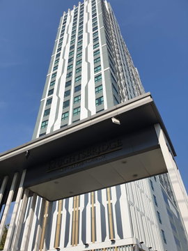 1 ห้องนอน | 1 ห้องน้ำ | BTS Pak Nam | 32 ตร.ม. | 9,000 บาท/เดือน | ชั้น 18 — Knightsbridge Sky River Ocean Train กรุงเทพฯ