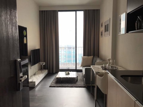 1 ห้องนอน | 1 ห้องน้ำ | BTS Lat Pla Khao | 30 ตร.ม. | 19,000 บาท/เดือน | ชั้น 16 — Edge Sukhumvit 23 กรุงเทพฯ
