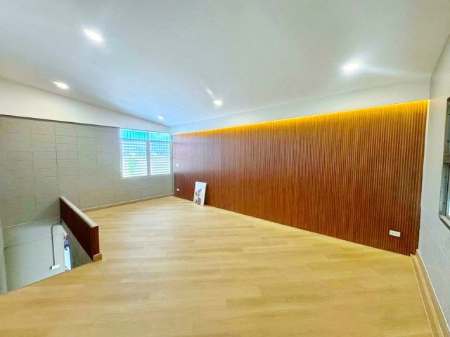 รูป ม.นักกีฬา ซ.42-52 ตลาดการเคหะกรุงเทพกรีฑา 1.2 กม. บ้านสไตล์ Modern Minimal Hybrid Living Space 3 นอน 2 น้ำ 180-200 ตร.ม - รูปที่ 3/8