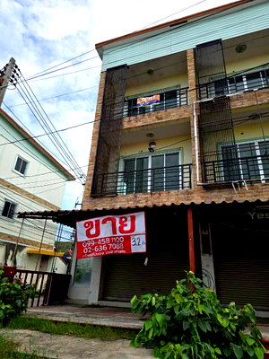อาคารพาณิชย์ ม.เกษตรศาสตร์ ศรีราชา : ตึกแถว 3 ชั้น ทำเลถนนสายหลักศรีราชา พื้นที่ใช้สอยรวมประมาณ 25 ตรว ชั้นล่างเปิดร้านค้าได้ทันที