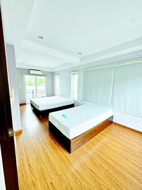 รูป 260906nowsae ให้เช่า ทาวน์เฮ้าส์ รร.นานาชาติเอกมัย บ้าน 3.5 ชั้น AirBnB ทองหล่อ BTS เอกมัย 1.27 กม. ทาวน์โฮม 3นอน 3น้ำพร้อมชั้นลอย 2 หลัง - รูปที่ 6/8