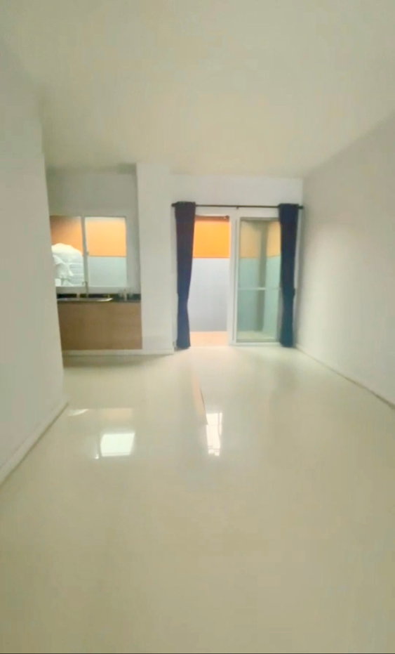 รูป 🏡 ขายทาวน์โฮม 3 ชั้น เบล็สทาวน์ ศรีนครินทร์–หนามแดง ✨ ทำเลดี เข้าออกได้ 2 เส้นทาง พร้อมต่อเติมครัวและหลังคาที่จอดรถ - รูปที่ 4/15