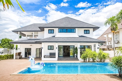 Modern 5 Bed Pool Villa for Sale East Pattaya Private Pool
