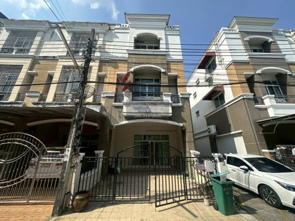 ขายทาวน์เฮ้าส์/ทาวน์โฮม  ปริญลักษณ์ อินทรารักษ์ MRT-บางกะปิ (สายสีเหลือง) คลองกุ่ม เขต บึงกุ่ม กรุงเทพ CX-172885 ✅ ทักไลน์ @connexproperty ตอบทันที ทีมงานมืออาชีพ ✅