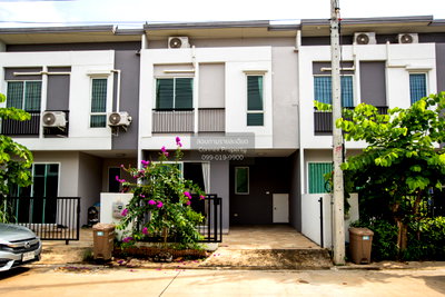 Townhouses for sale Lumlukka Road : For Sale Townhouse/Townhome  , Foret Lumlukka - Klong 5 , Bueng Kham Phoi , Lam Luk Ka , Pathum Thani , CX-170141 ✅ Live chat with us ADD LINE @connexproperty ✅