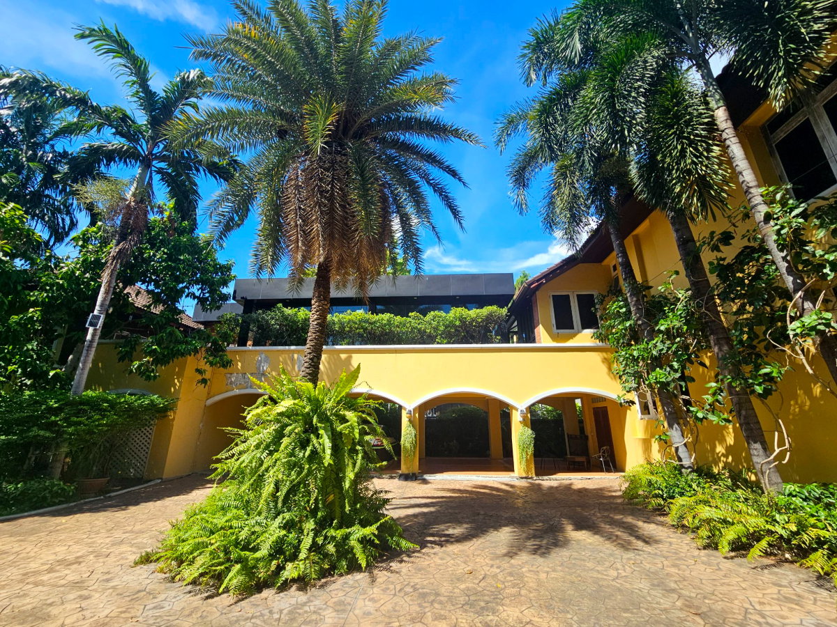 รูป ขายบ้านเดี่ยวประชาชื่น บรรยากาศ Private Resort | ที่ดิน 225 ตร.ว. พื้นที่ใช้สอย 618 ตร.ม. ใกล้ทางด่วน - รูปที่ 2/10