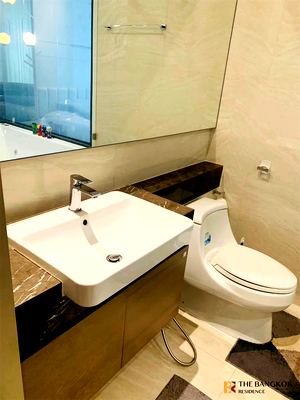 Condos for sale : Ideal City Living at a Great Price Ashton Silom near BTS Chong Nonsi
