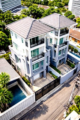 เช่าทาวน์โฮม กรุงเทพมหานคร : 260906nowsae ให้เช่า ทาวน์เฮ้าส์ รร.นานาชาติเอกมัย บ้าน 3.5 ชั้น AirBnB ทองหล่อ BTS เอกมัย 1.27 กม. ทาวน์โฮม 3นอน 3น้ำพร้อมชั้นลอย 2 หลัง