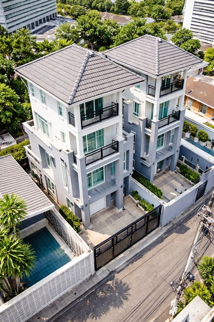รูป 260906nowsae ให้เช่า ทาวน์เฮ้าส์ รร.นานาชาติเอกมัย บ้าน 3.5 ชั้น AirBnB ทองหล่อ BTS เอกมัย 1.27 กม. ทาวน์โฮม 3นอน 3น้ำพร้อมชั้นลอย 2 หลัง - รูปที่ 1/8
