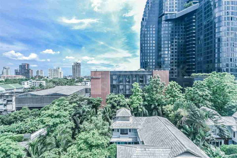 La Vie En Rose near BTS Thong Lo Location Near Employment, Surrounded by Lifestyles