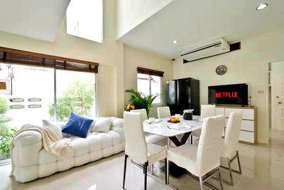 Houses for rent Srinakharinwirot University Prasanmit Campus : 💚💛🧡 HPP0005 5-Bedroom House Near BTS Phrom Phong 📲LINE: @theagentpro 🩷💜💙