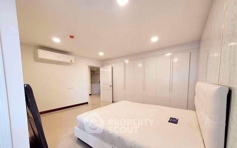 picture Great Value 3-BR President Park Condominium Near MRT Queen Sirikit (ID 995414) - 3/6