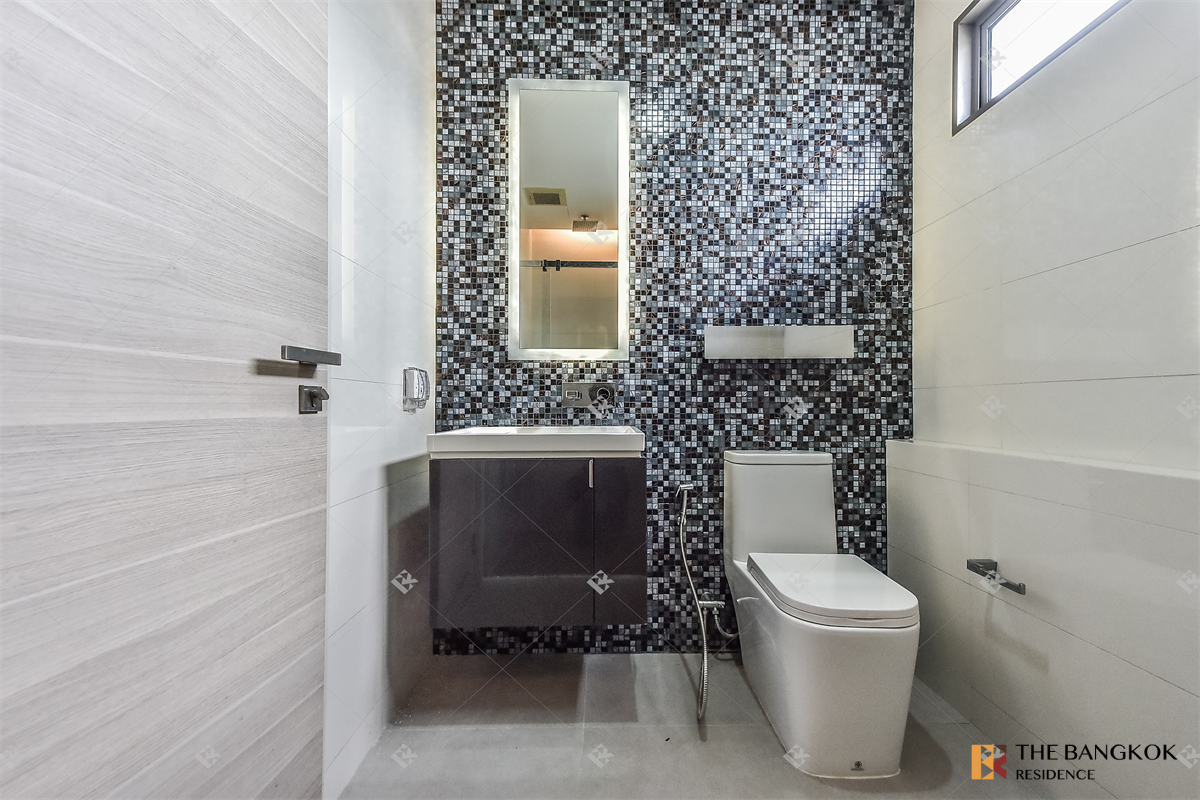 picture The Room Sathorn-St.Louis Move-in Ready, Just Bring Your Stuff - 1/10