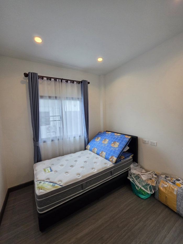 รูป บ้านหลังใหญ่ 4ห้องนอน 1ห้องอเนอกประสงค์ บ้านในโครงการปลอดภัย เงียบสงบ - รูปที่ 16/46