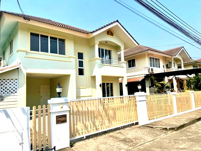 Houses for sale 700 Year Sports Arena Chiang Mai : Thailand House for sale 3 bedroom 54 Square Wa 2690000 Baht.
