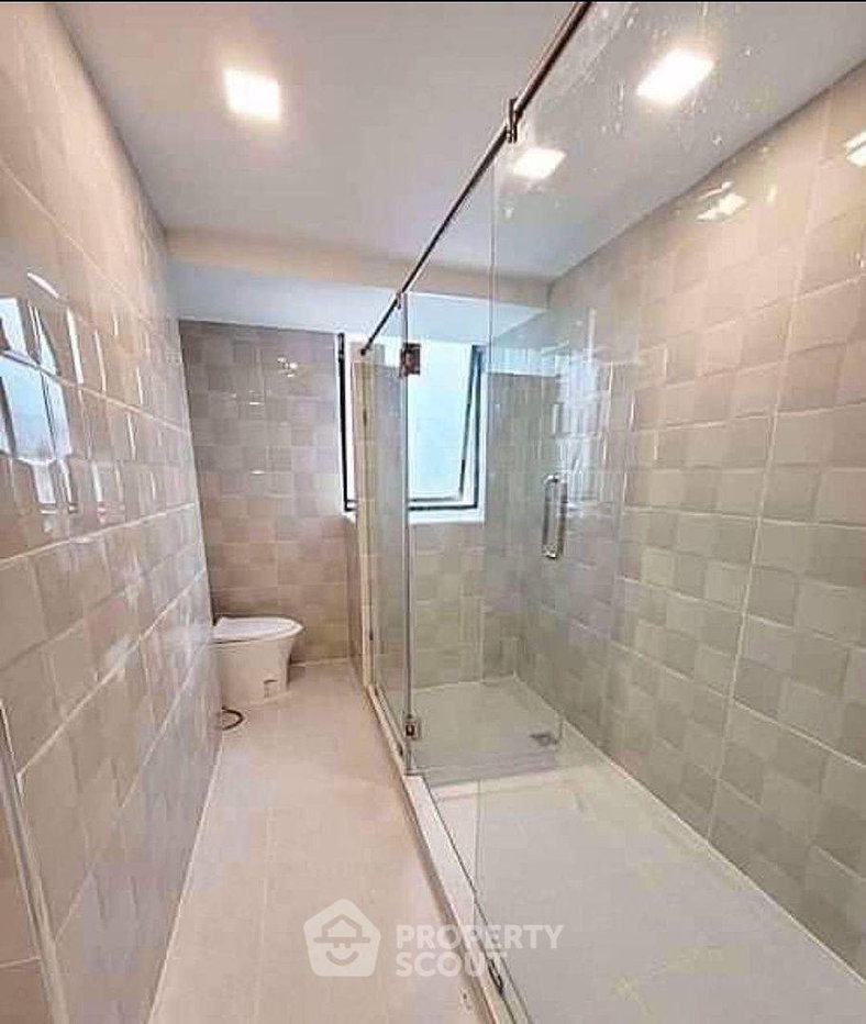 picture Great Value 3-BR President Park Condominium Near MRT Queen Sirikit (ID 995414) - 2/6