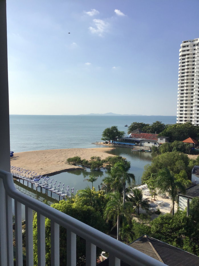 picture Seaside unit for sale, featuring a great atmosphere and a private beach - 7/19