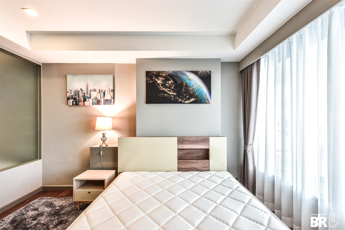 picture Special Unit, Great Value M Silom near BTS Chong Nonsi - 9/10
