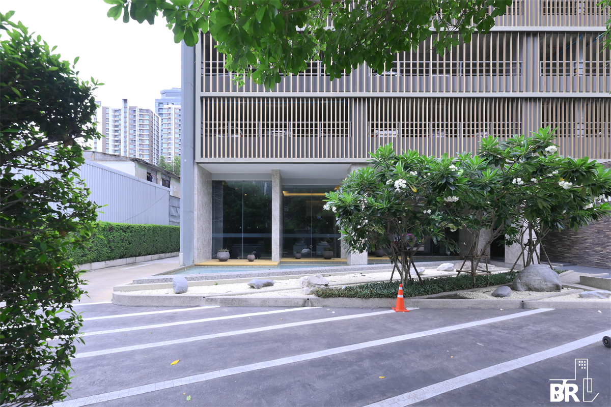 picture RHYTHM Asoke 2 Popular units sell out fast near MRT Rama 9 Station - 8/9