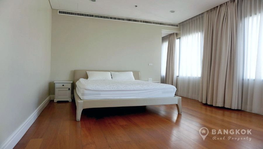 picture Bright Sukhumvit 24 | Unique Family Sized Spacious 6 Bed 6 Bath Duplex - 15/24