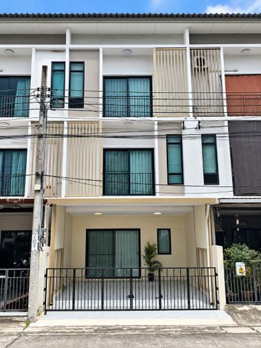 4-bed townhouse for sale, 190 sqm, 19.9 sq wah, Patio Srinakarin - Rama 9