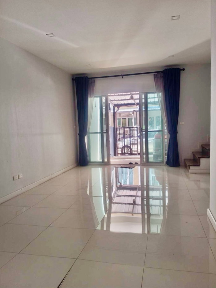 รูป 🏡 ขายทาวน์โฮม 3 ชั้น เบล็สทาวน์ ศรีนครินทร์–หนามแดง ✨ ทำเลดี เข้าออกได้ 2 เส้นทาง พร้อมต่อเติมครัวและหลังคาที่จอดรถ - รูปที่ 6/15
