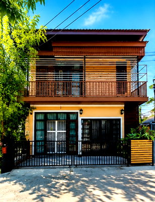 Houses for rent Bangkok : 			Bangkok Kreetha7 Yellow Line MRT SriKreetha 2.1km. Corner house 4beds 3baths 40sq.wa. 160sq.m. Welli          