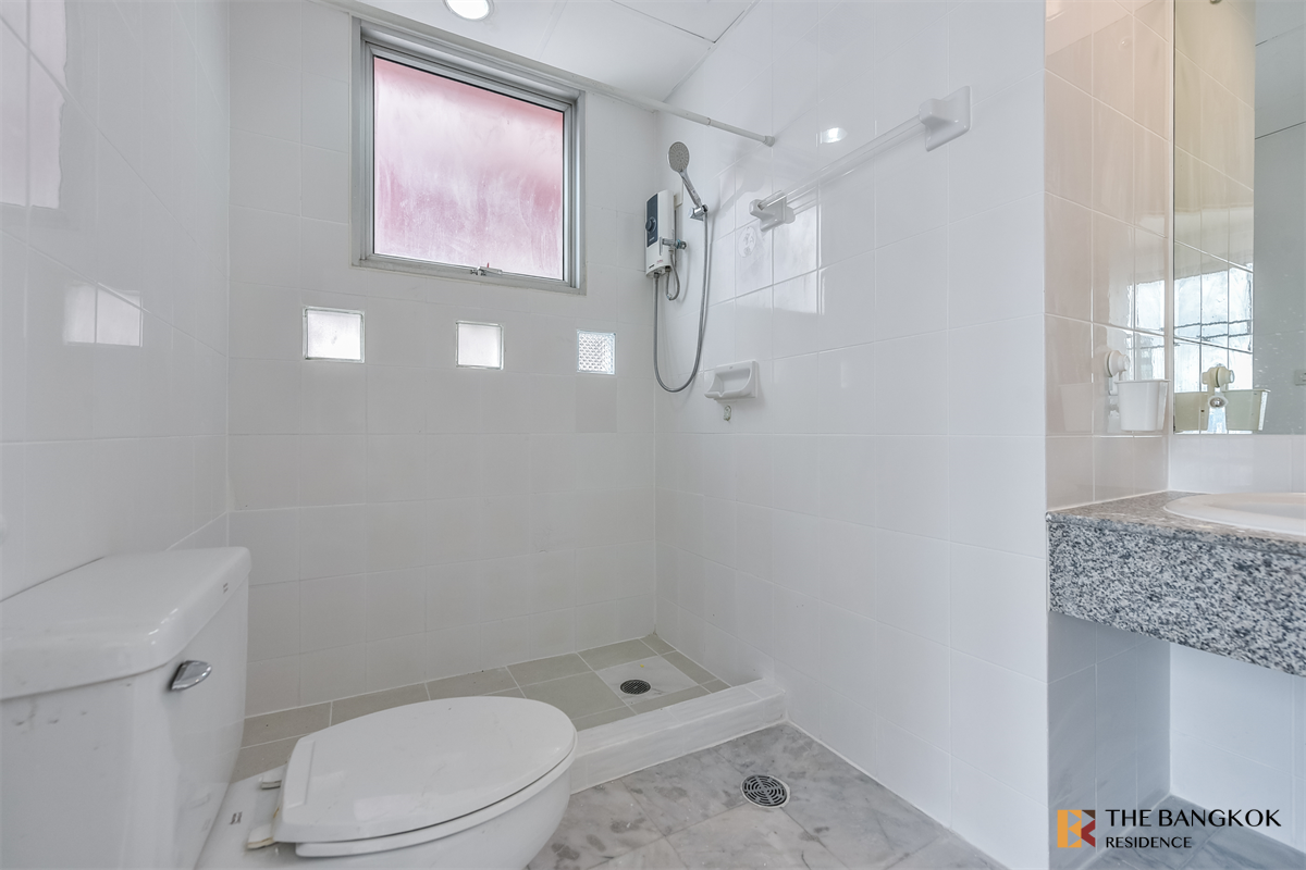 picture Hurry to book!! Unexpected value Pathumwan Resort near Airport Rail Link Phaya Thai Station - 4/10