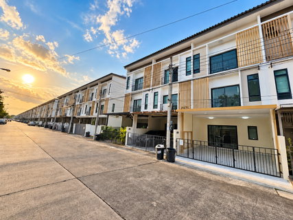 ขายด่วน ราคาดีมาก ทาวน์โฮม 3 ชั้น รีโนเวทใหม่ PATIO ศรีนครินทร์–พระราม 9 ทำเลกรุงเทพกรีฑา