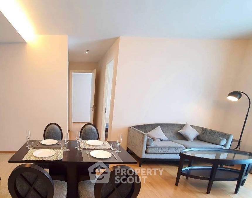 picture 2-BR H Sukhumvit 43 Near BTS Phrom Phong (ID 3270537) - 2/4