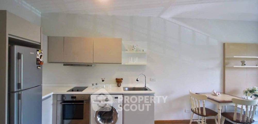 picture 2-BR Condo at The Seed Musee Sukhumvit 26 near BTS Phrom Phong (ID 1422417) - 4/6