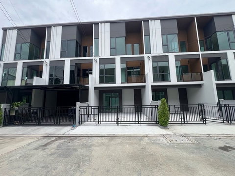 			Town Home For Rent    Baan Klang Mueng North Ratchapruek Nonthaburi          