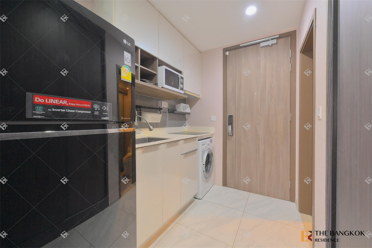 picture Ideo Mobi Asoke Comfortable and Ready to Move-in near MRT Phetchaburi Station - 1/10